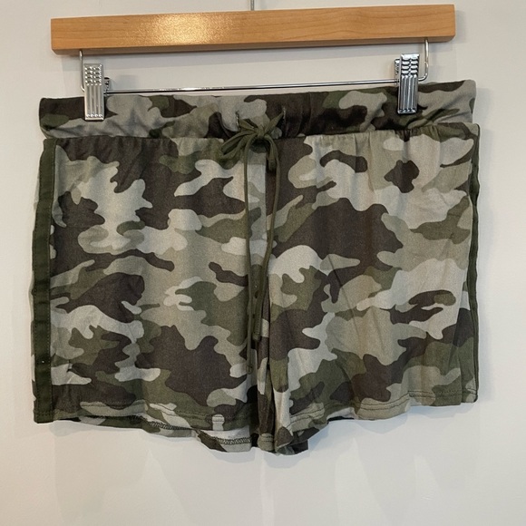 NWT Lucky Brand Women's 4 Piece Pajama Set, Tee, Tank, Short, & Pant Size Small - Picture 4 of 10